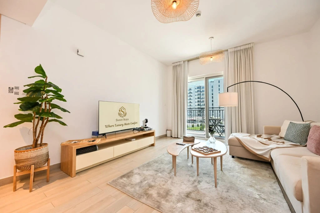 Modern 1BR Retreat Near Yas Mall | Pool, Gym, Balcony