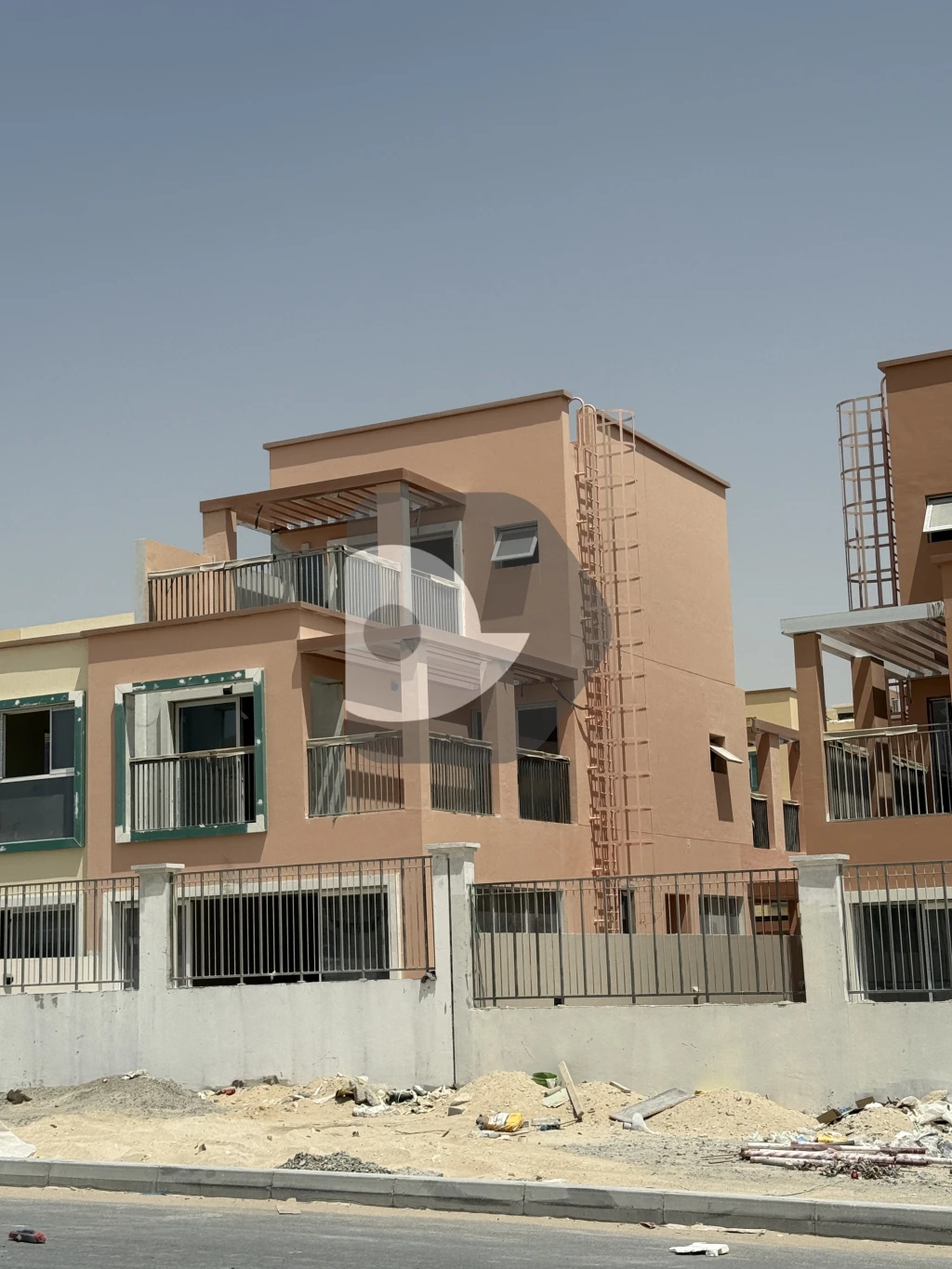 5 Bedrooms in Damac lagoons Nice - Single row - near to the lagoon