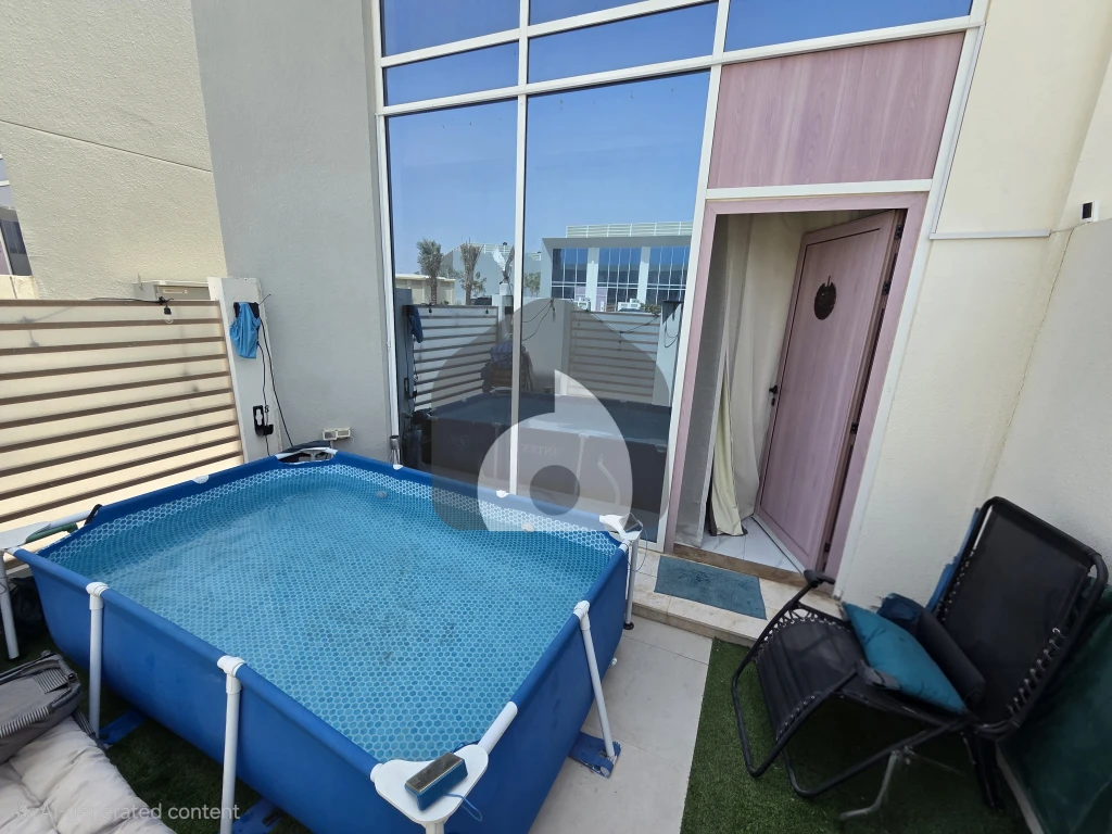 Modern 1-Bedroom Loft Townhouse | Roadside View | Rokan,