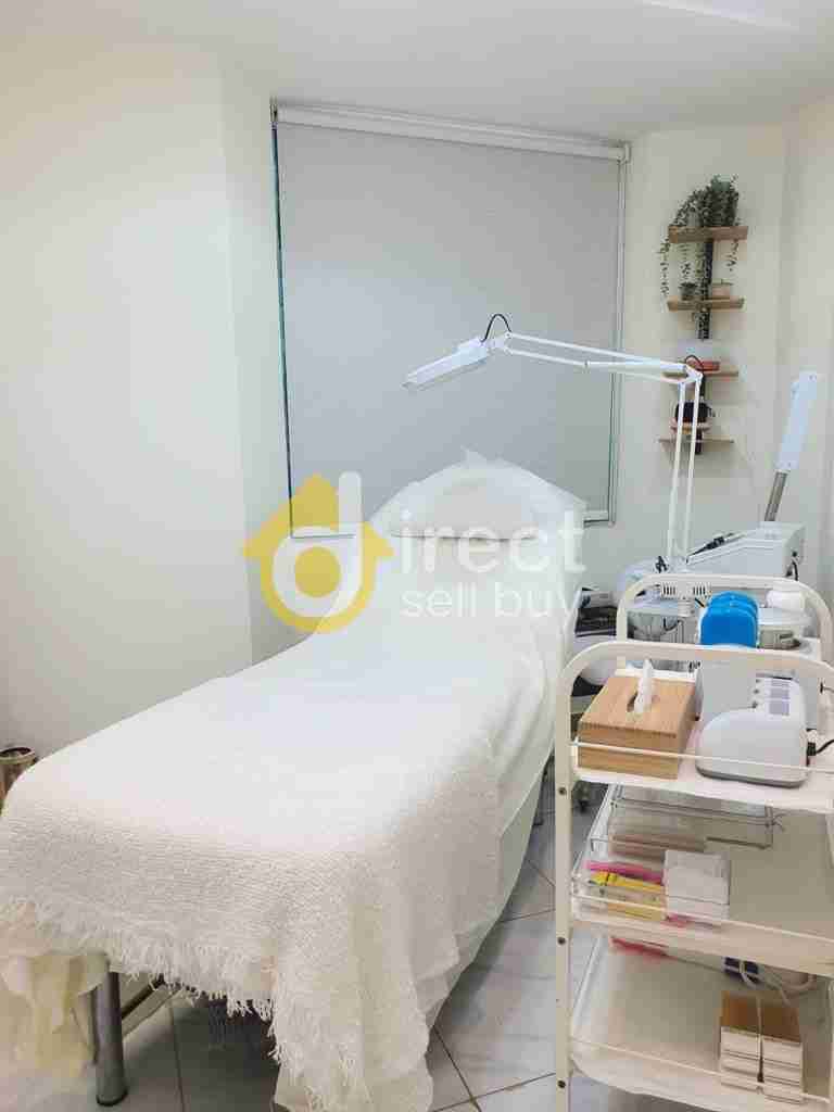 Thai Salon for Sale in Khalidiya